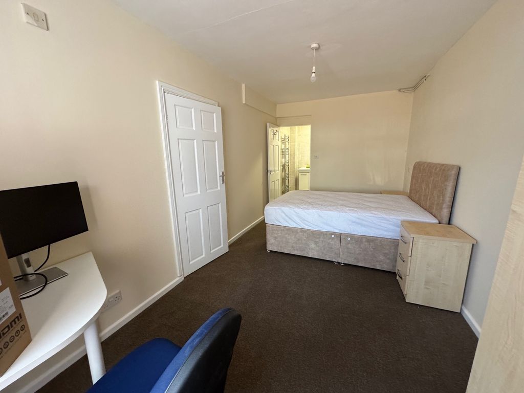 Property photo 2 of 7 8