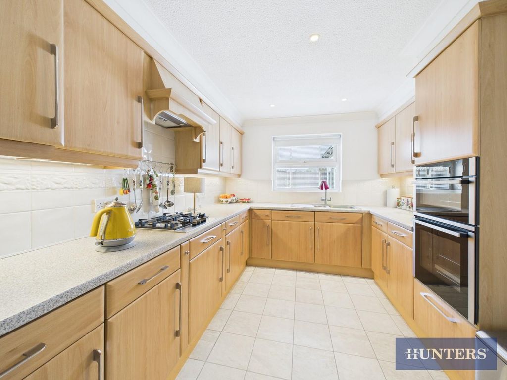 Property photo 3 of 18 Kitchen