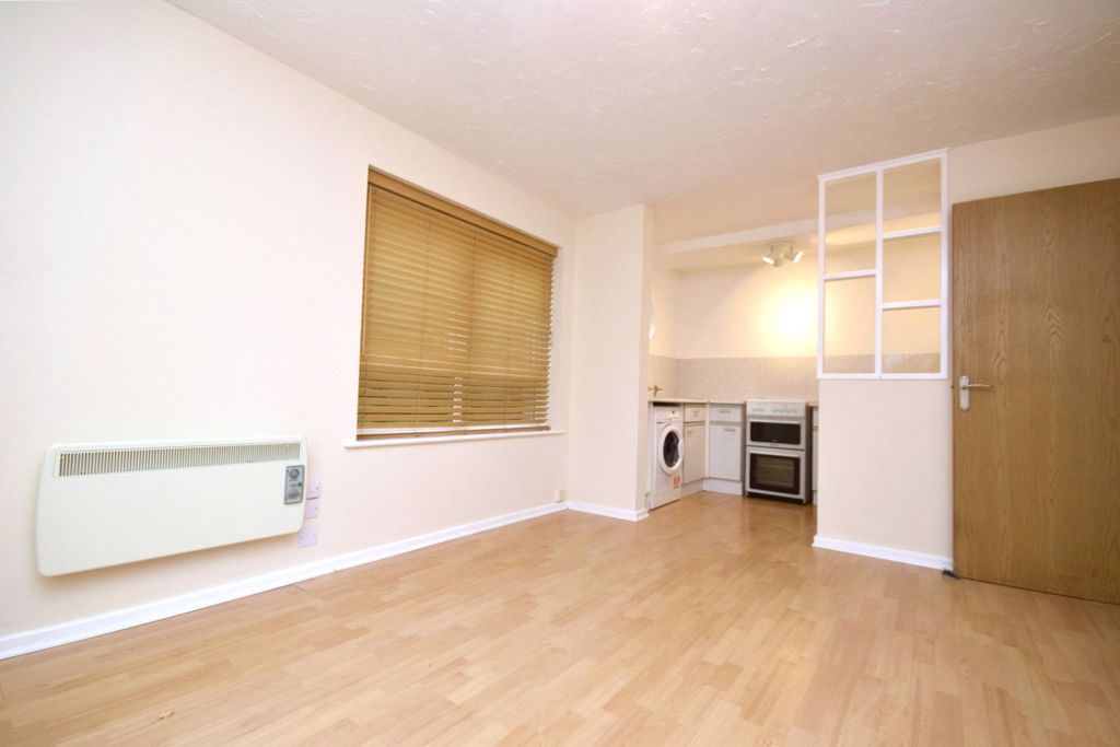 Property photo 3 of 8 Picture No. 14