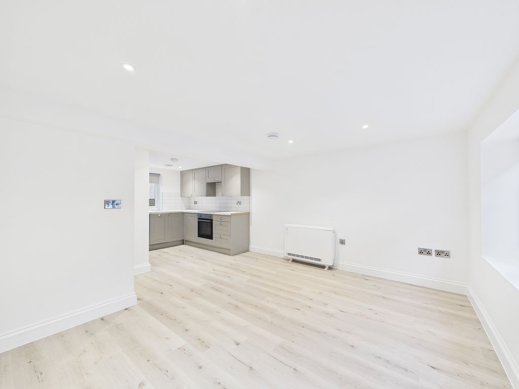 Property photo 1 of 8 Cam04693G0-Pr0032-Still003