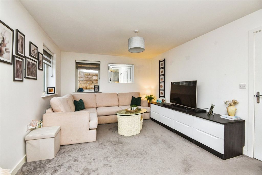 Property photo 2 of 15 Living Space