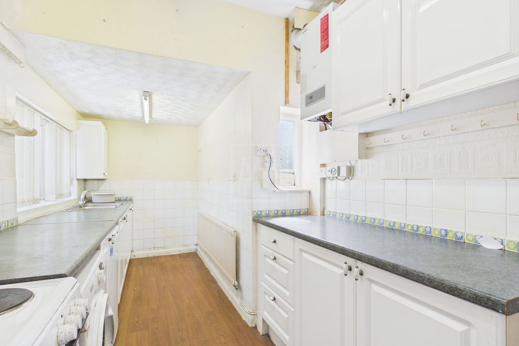 Property photo 2 of 17 Kitchen