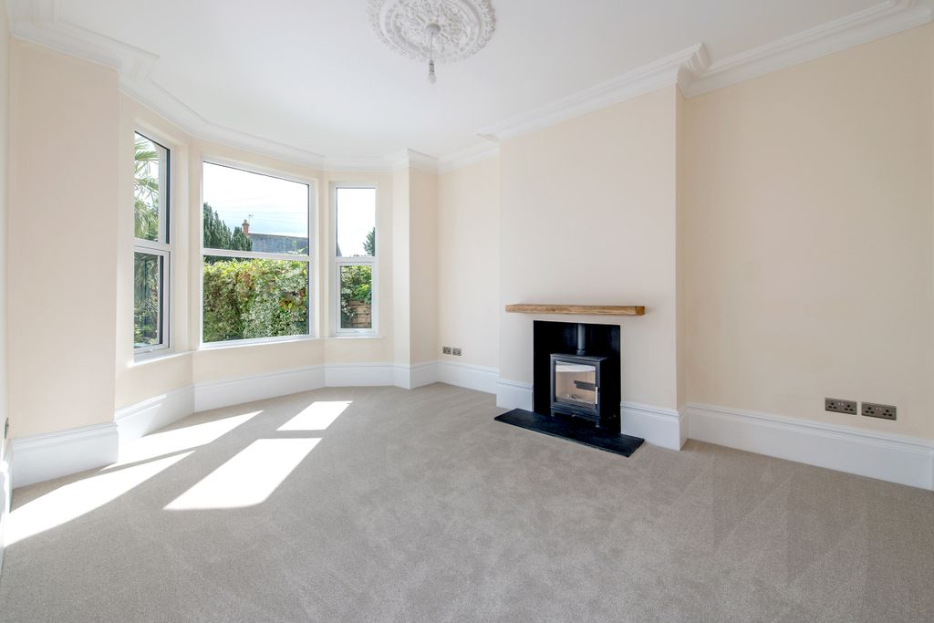 Property photo 2 of 25 Living Room