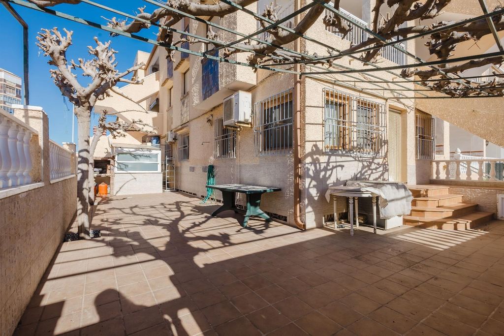 Property photo 2 of 32