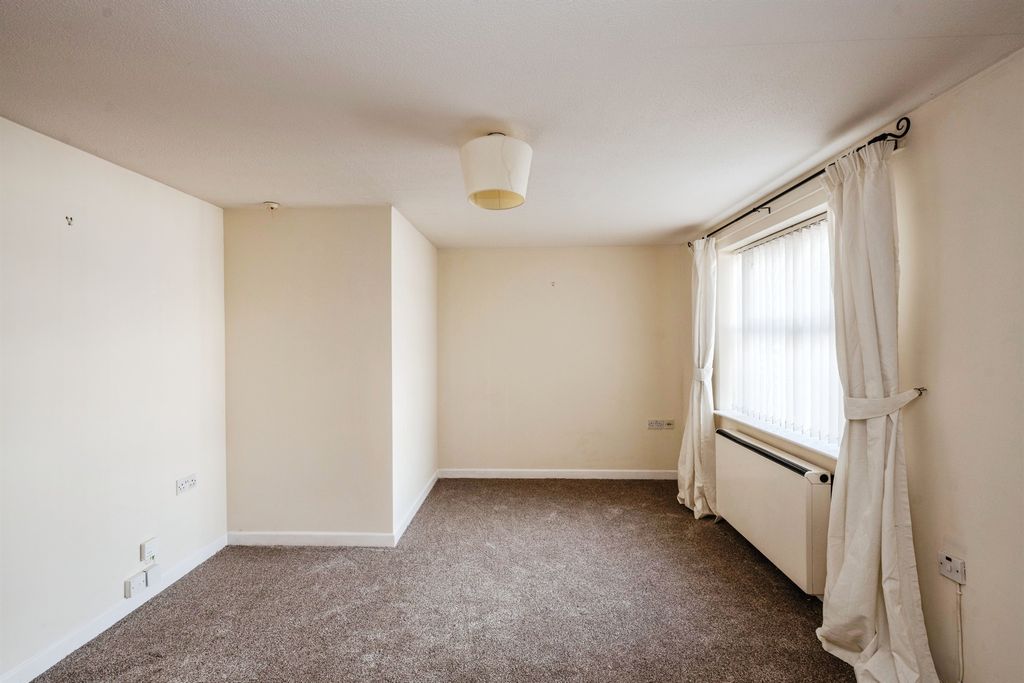 Property photo 2 of 13