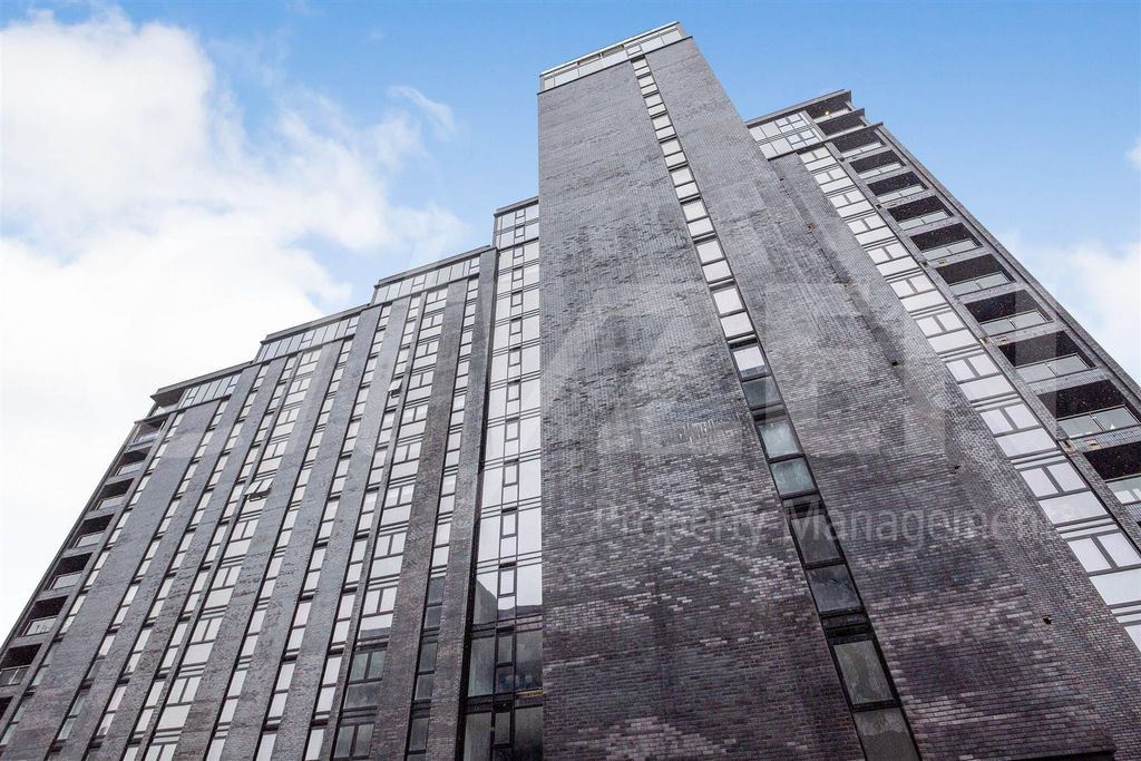 Property photo 3 of 21 Urban Green