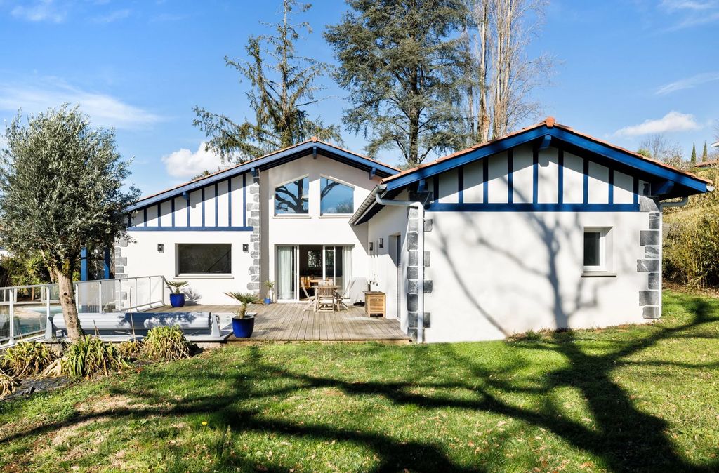 Property photo 2 of 13