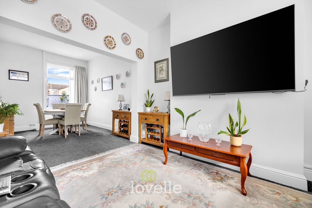 Property photo 2 of 25