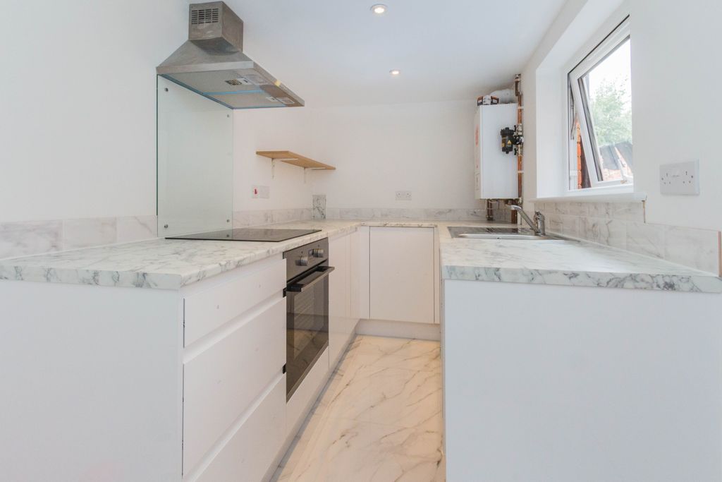 Property photo 2 of 10 Kitchen