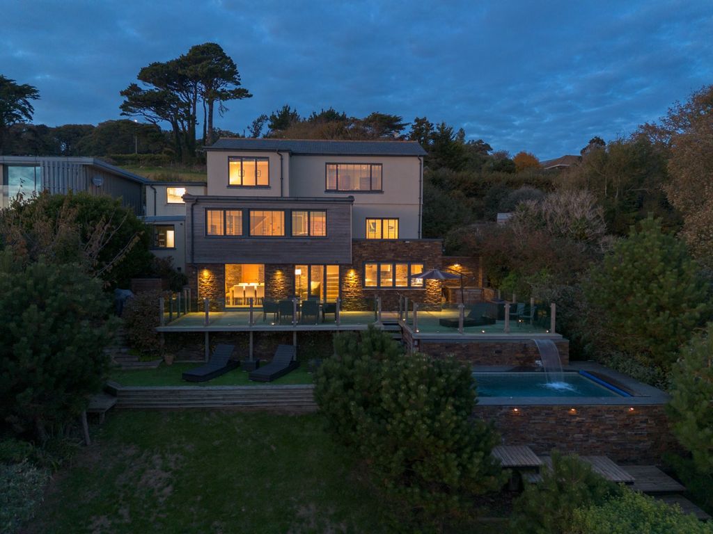 Property photo 2 of 18 Picture No. 21