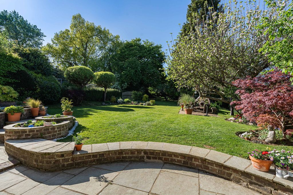 Property photo 2 of 34