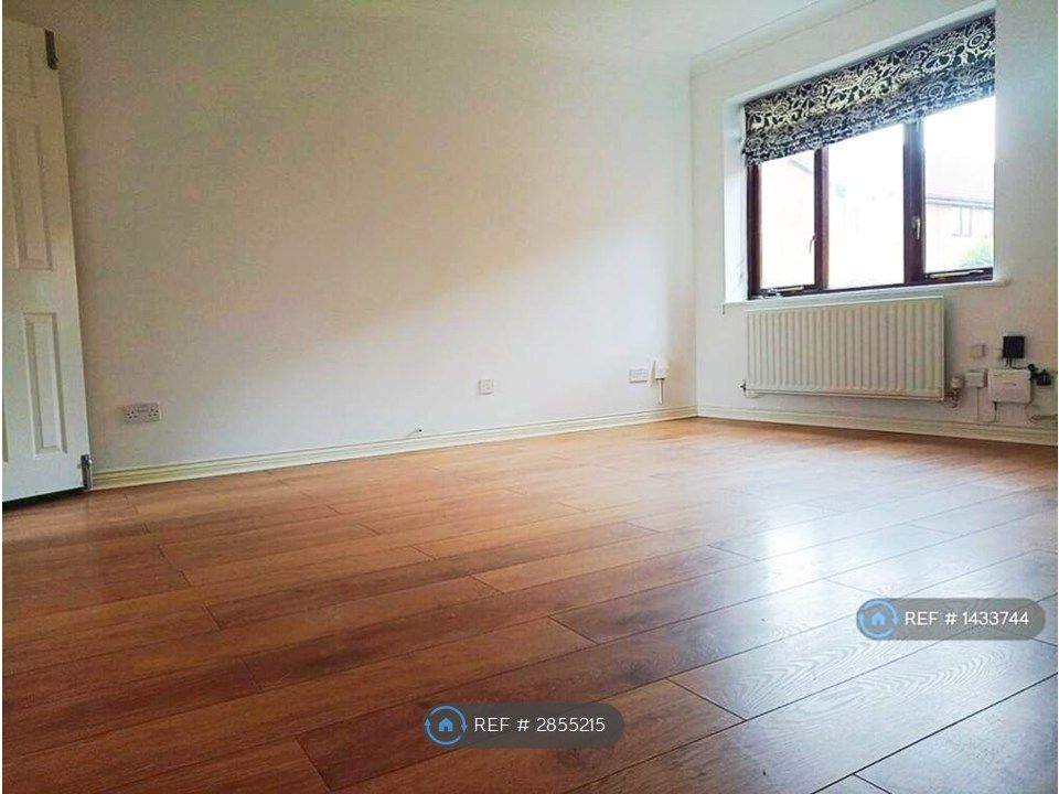 Property photo 2 of 10 Living Room