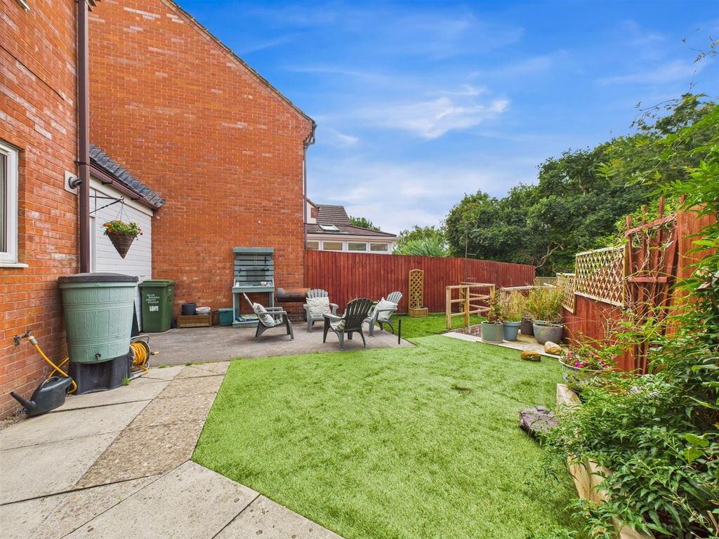 Property photo 2 of 13 Garden