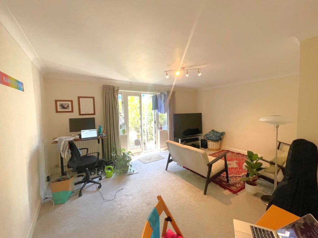 Property photo 3 of 7 4830d432-A14B-46cc-8F87-26887448A104