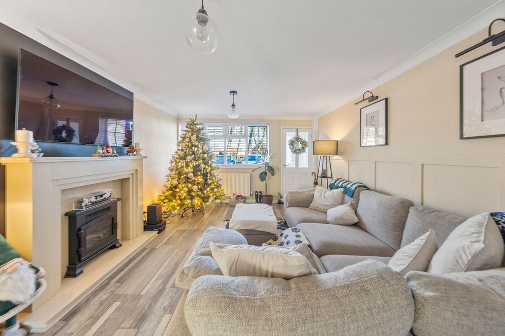 Property photo 2 of 20