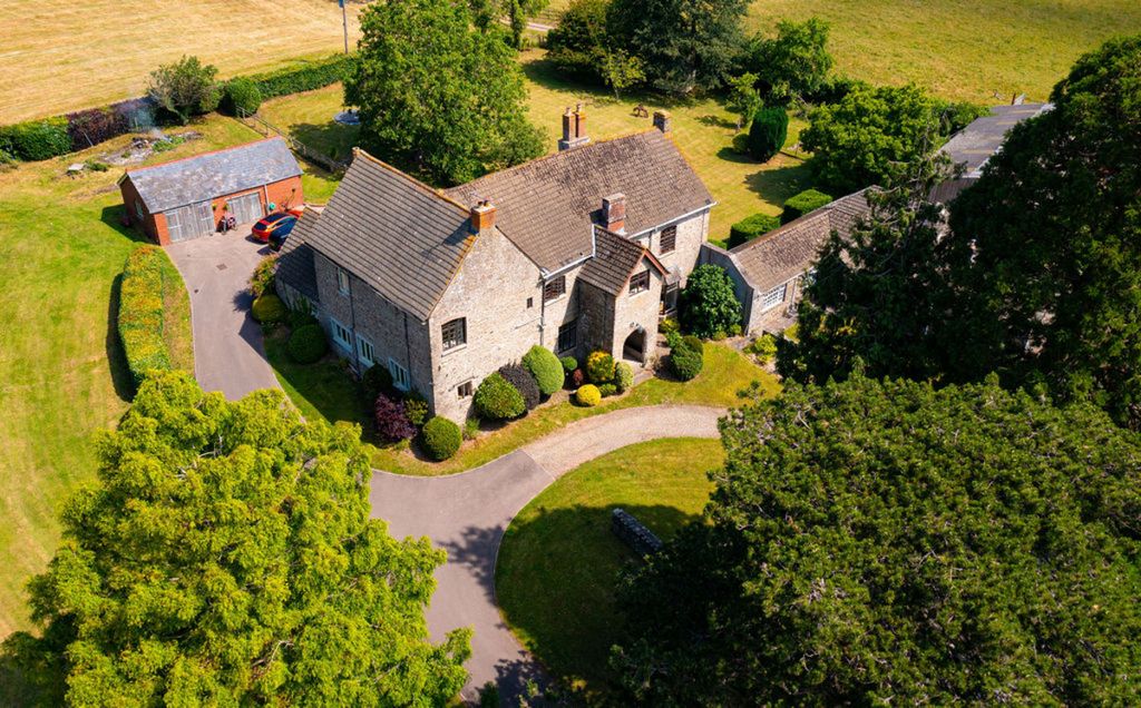 Property photo 3 of 42