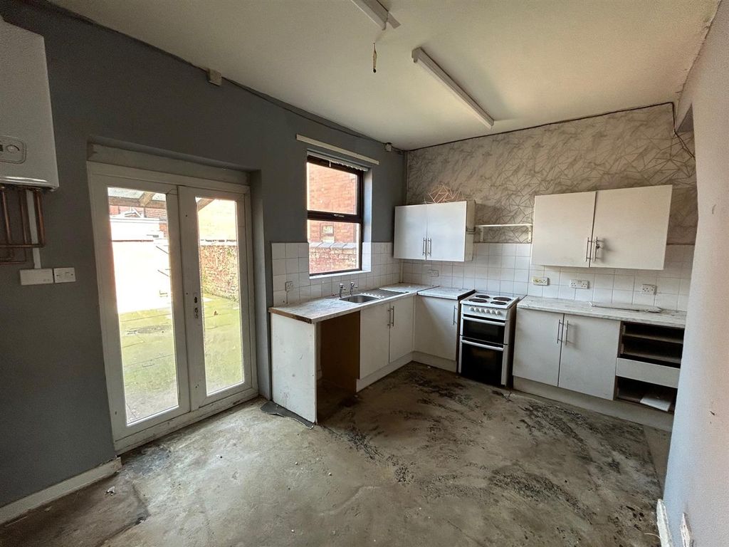 Property photo 3 of 6 Kitchen.Jpg