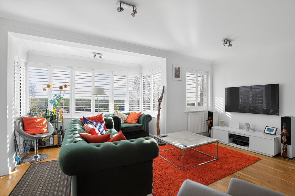 Property photo 3 of 28