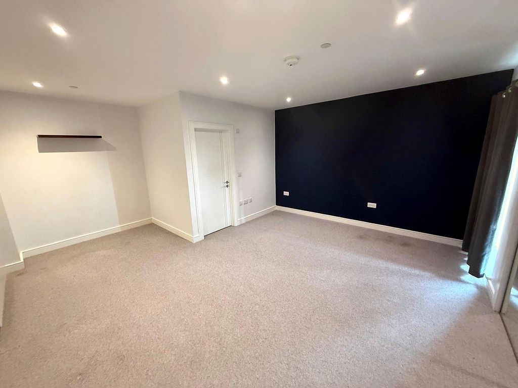 Property photo 2 of 9 Picture No. 10
