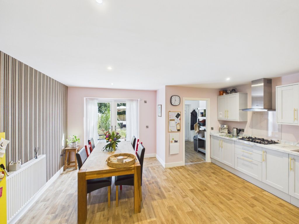 Property photo 3 of 23 4926495