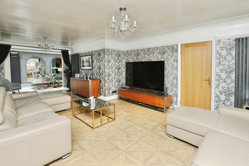 Property photo 3 of 30
