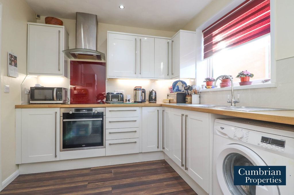 Property photo 2 of 15 Kitchen