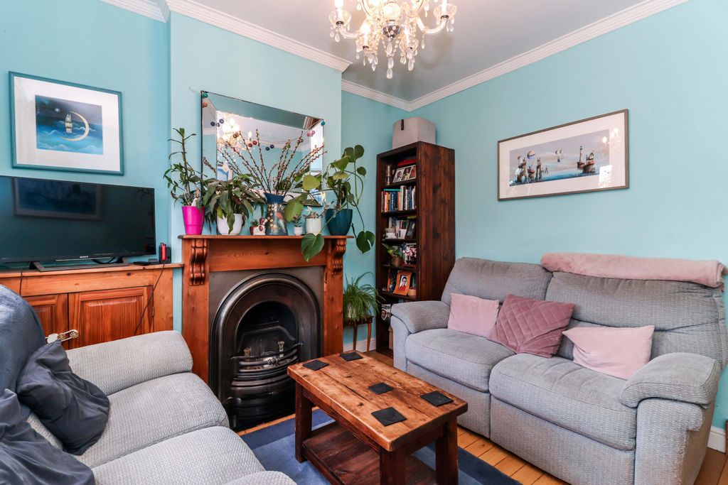 Property photo 3 of 15 Sitting Room