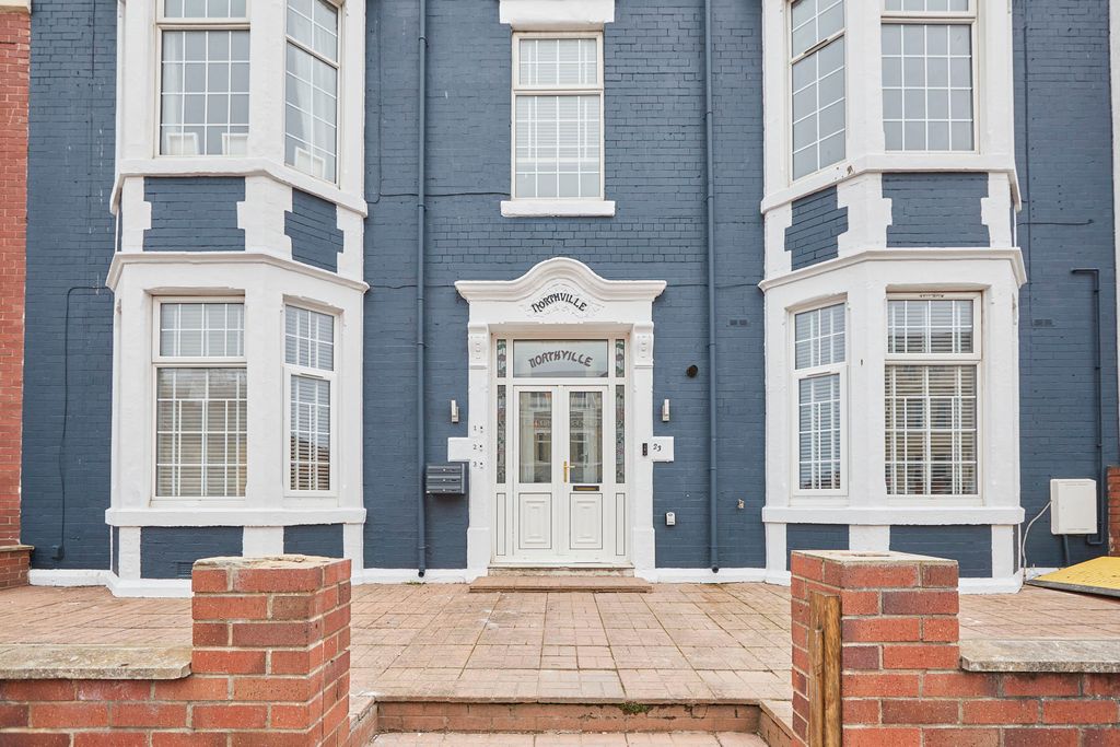 Property photo 1 of 6
