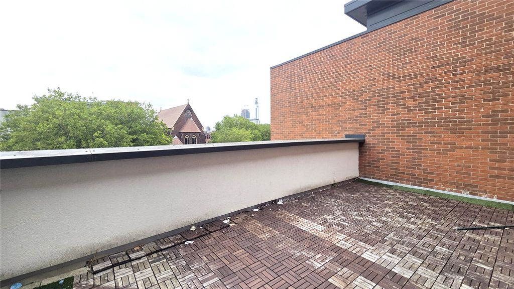 Property photo 3 of 8 Terrace