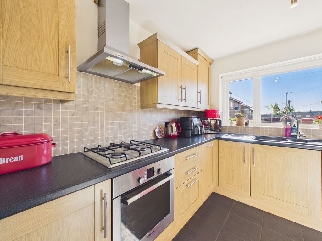 Property photo 3 of 12 Dining Kitchen