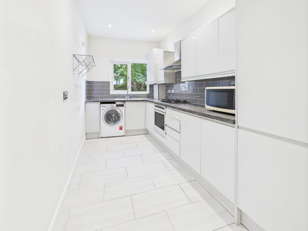 Property photo 3 of 7 Kitchen