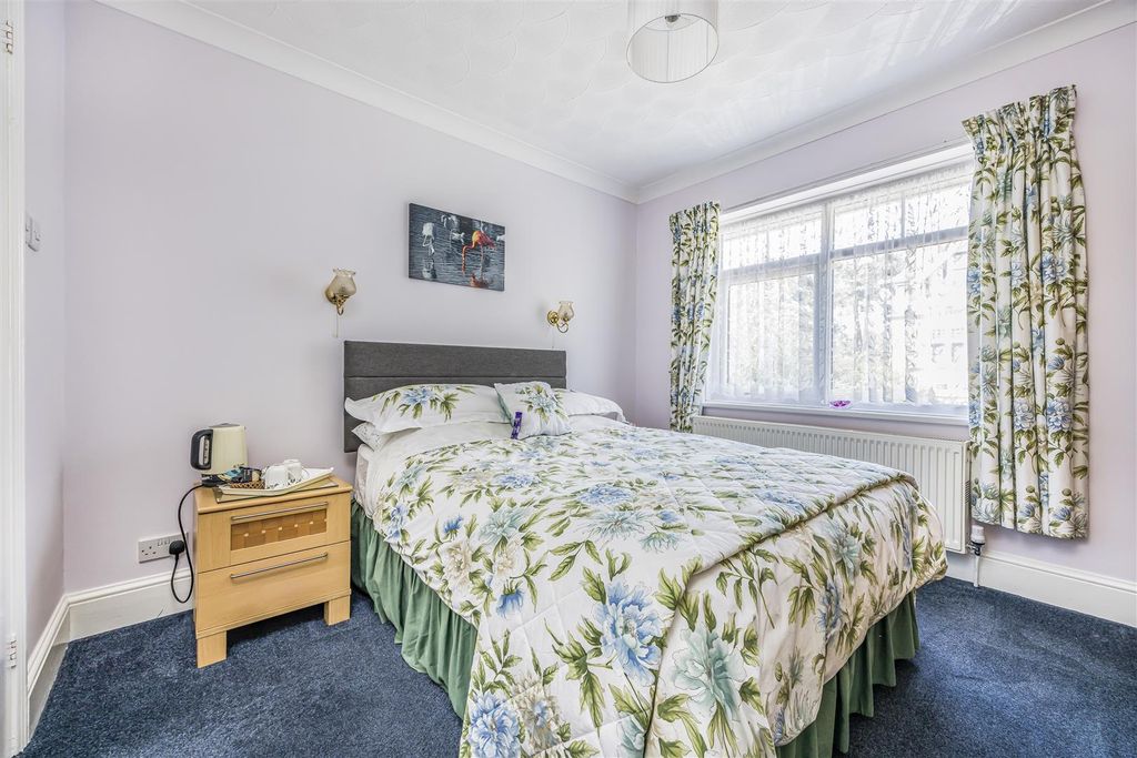 Property photo 3 of 27