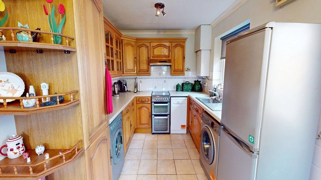 Property photo 3 of 14 Kitchen