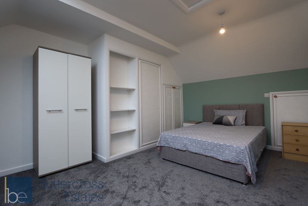 Property photo 1 of 7 Bed 8.Jpg