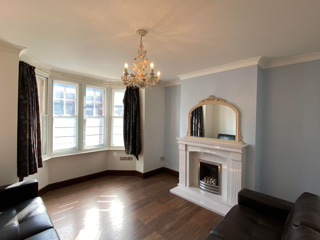 Property photo 1 of 16 Living Room