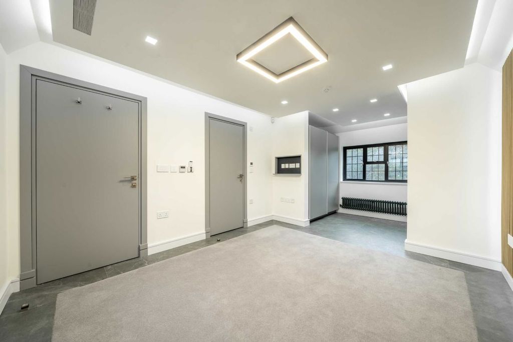 Additional image 7 of 3 bed flat to rentBeech Hill Avenue, Hadley Wood EN4