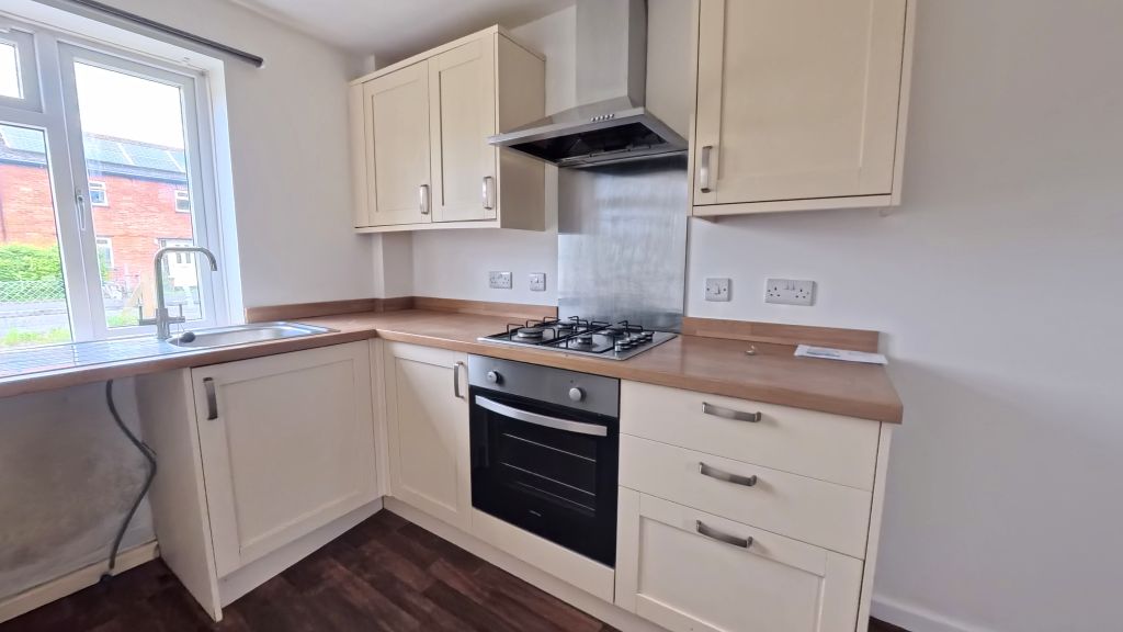 Property photo 3 of 8 Kitchen