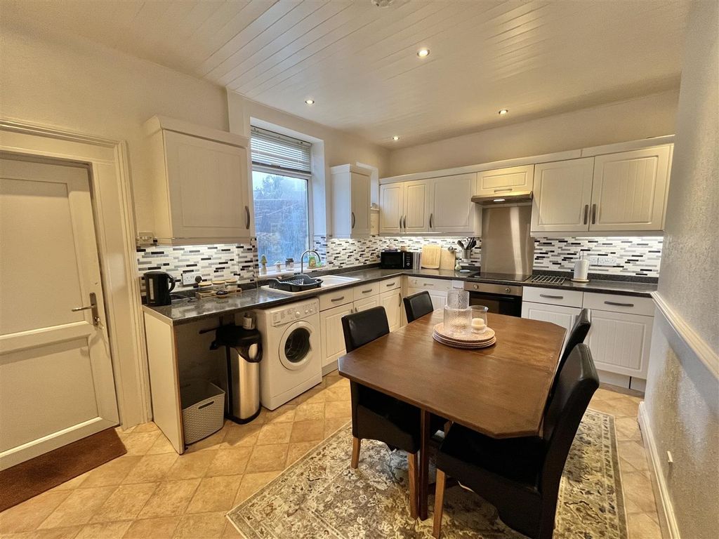 Property photo 3 of 8 Dining Kitchen