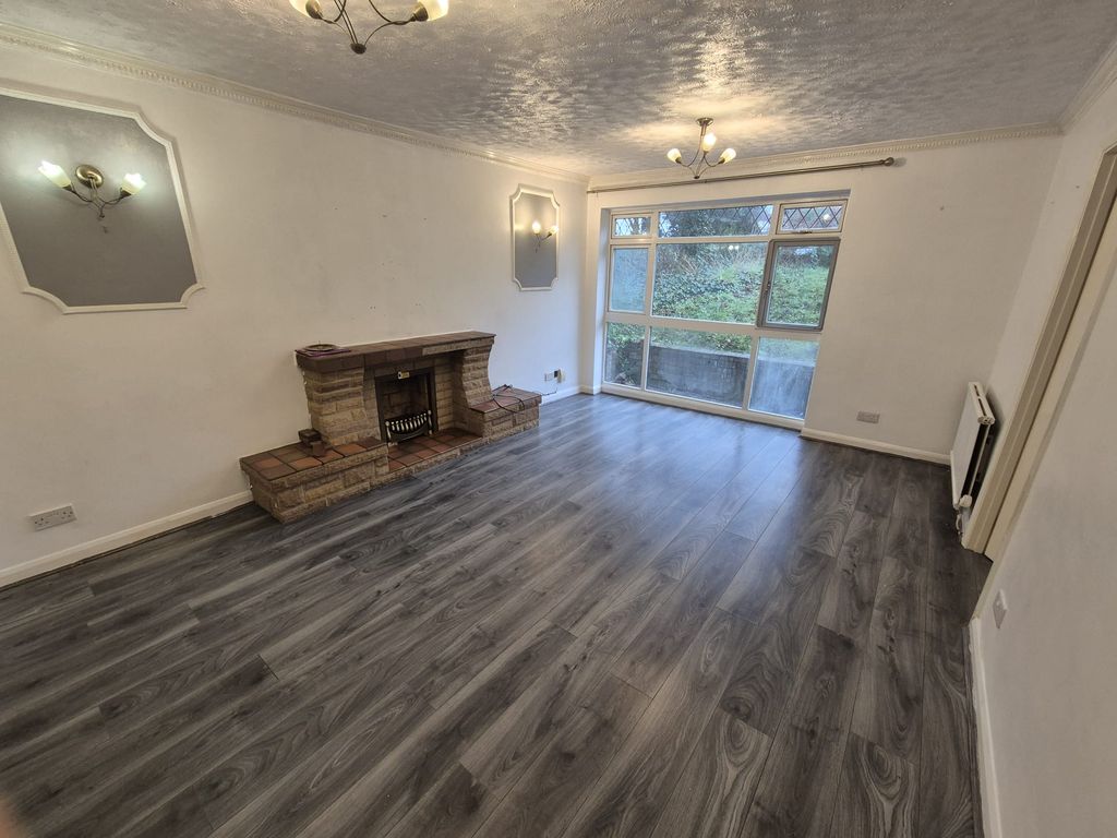 Property photo 2 of 13 Lounge