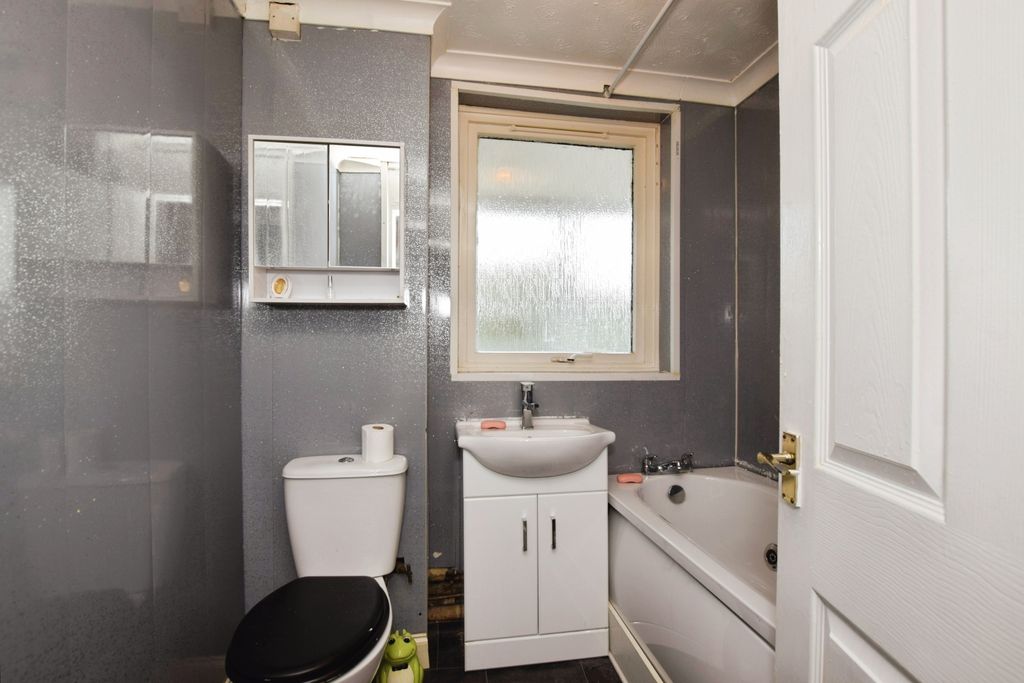 Property photo 3 of 14 Bathroom