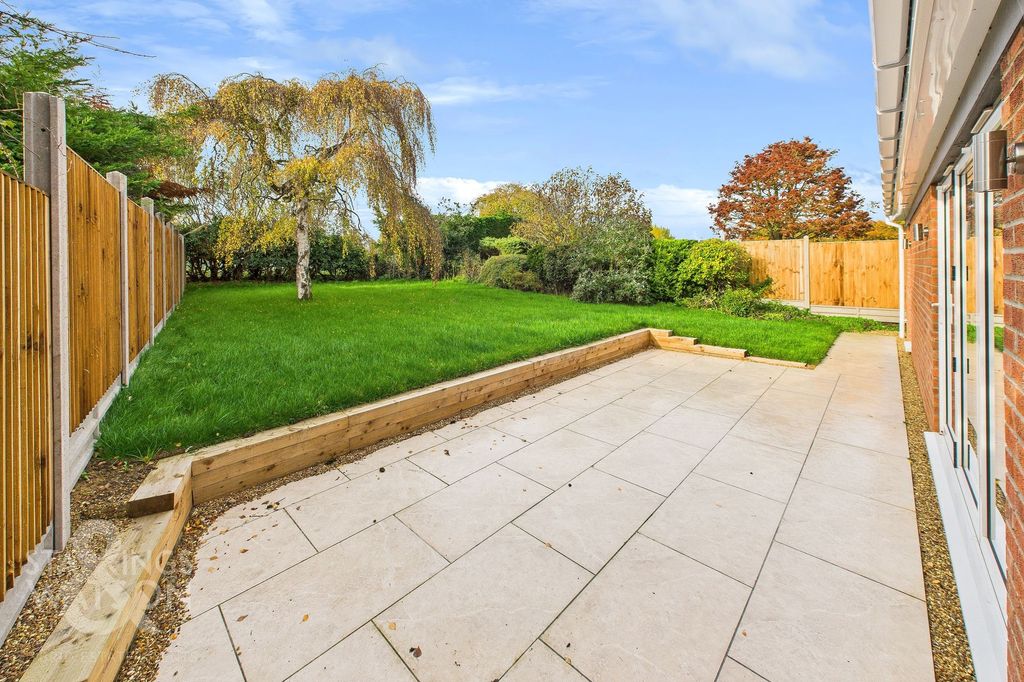 Property photo 2 of 26