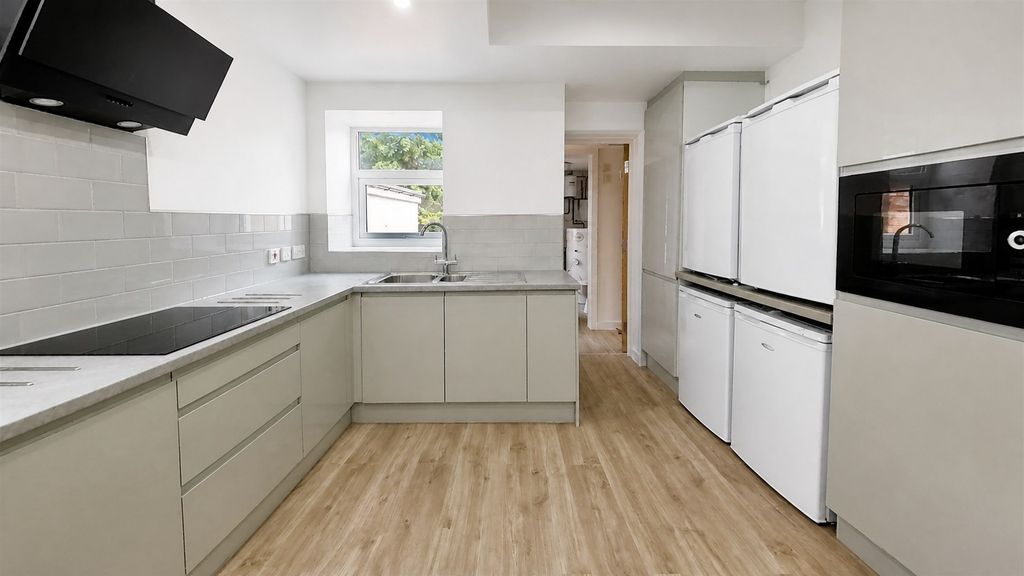 Property photo 1 of 11 47-Exeter-Road-Kitch