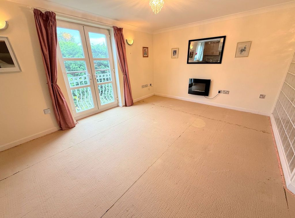 Property photo 2 of 33