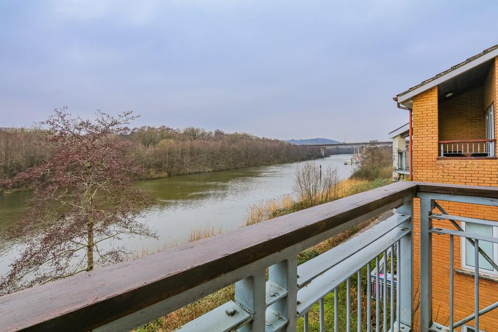 Property photo 3 of 11 Img-1.Jpg