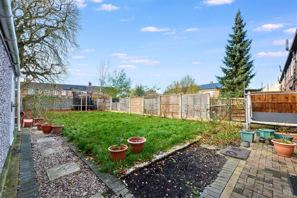 Property photo 2 of 23 Garden_1.Jpeg