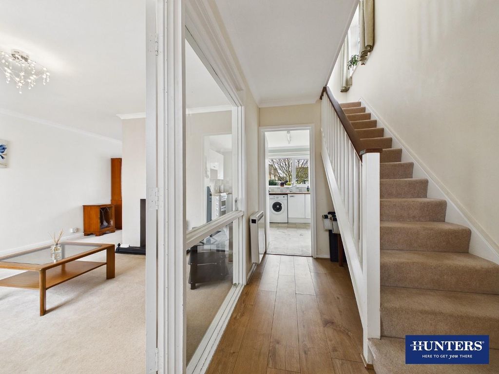 Property photo 2 of 19 Entrance Hall