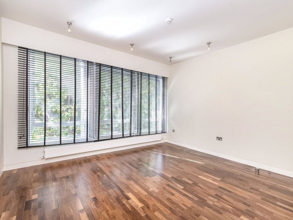 Property photo 3 of 8 Reception