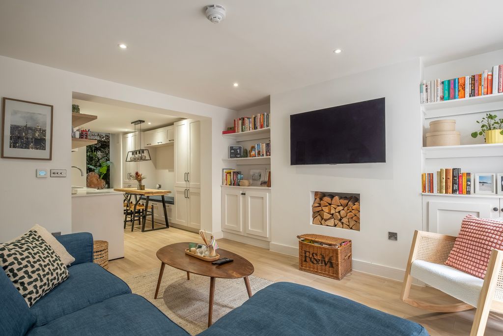 Property photo 2 of 13 2