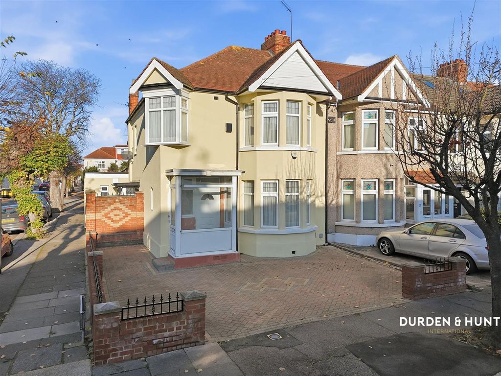 Property photo 1 of 25 Glenwood Gardens