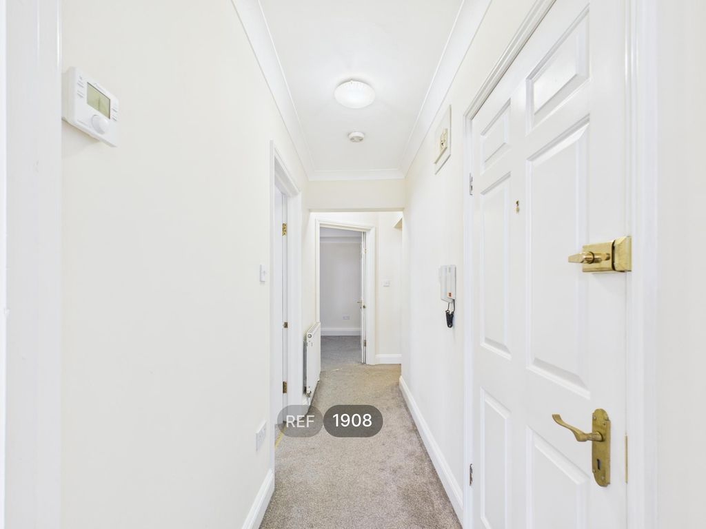 Property photo 2 of 8 Hallway